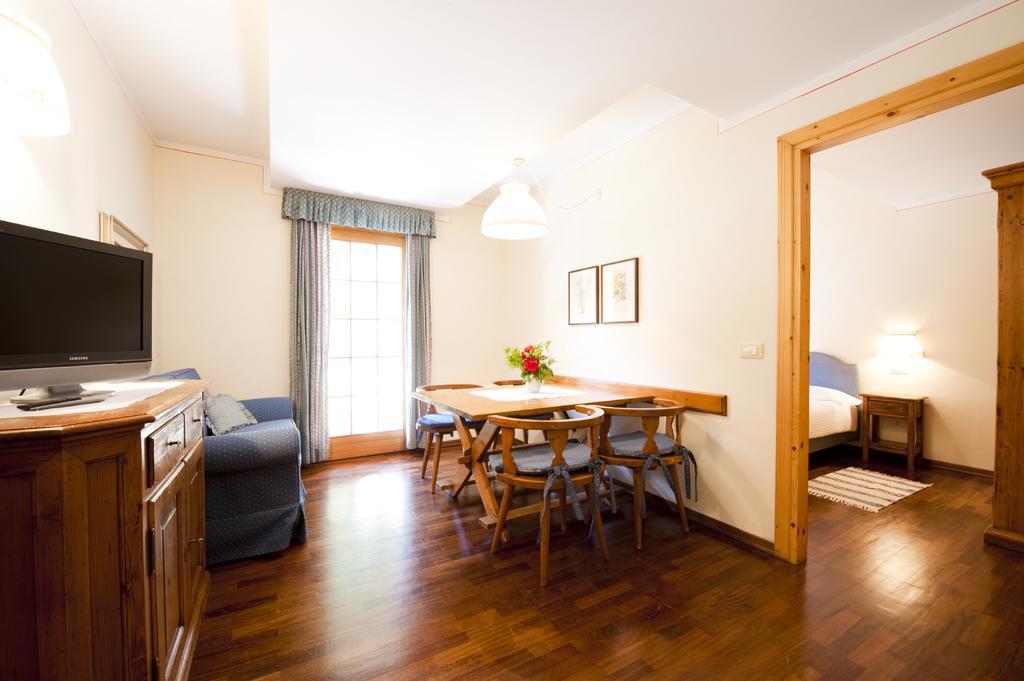 Holidays Dolomiti Apartment Resort Carisolo Quarto foto