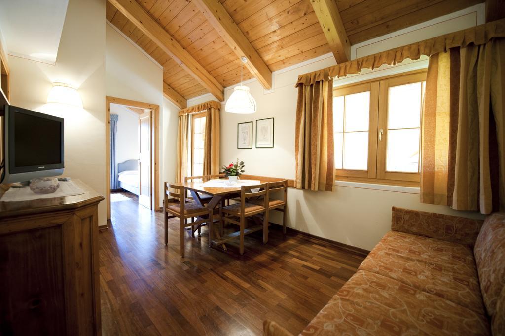 Holidays Dolomiti Apartment Resort Carisolo Quarto foto