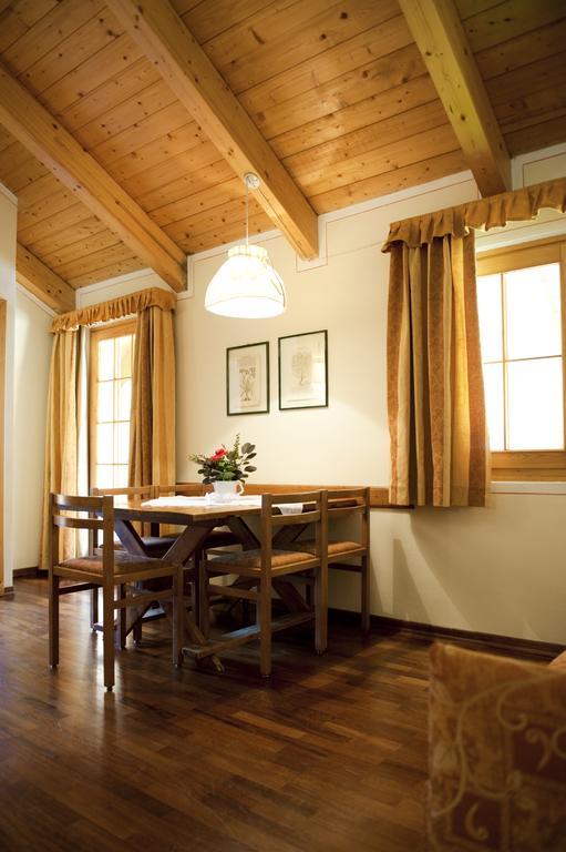 Holidays Dolomiti Apartment Resort Carisolo Quarto foto