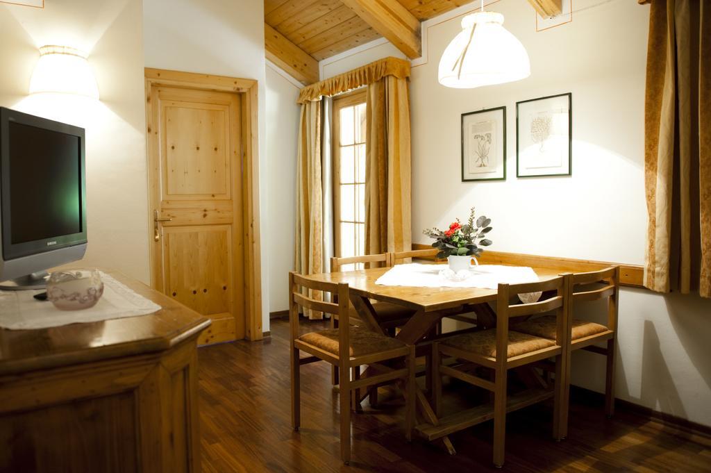 Holidays Dolomiti Apartment Resort Carisolo Quarto foto