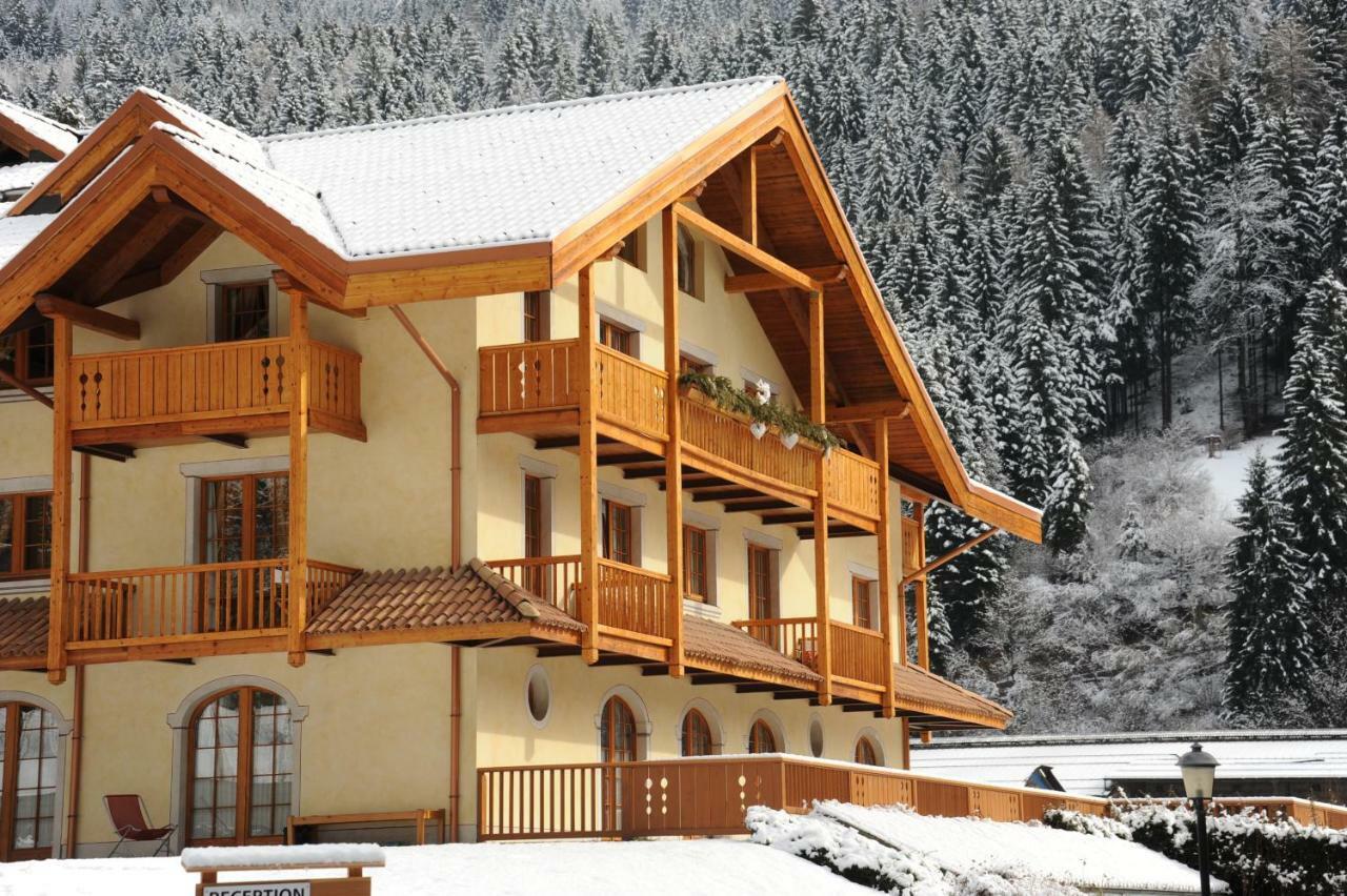 Holidays Dolomiti Apartment Resort Carisolo Exterior foto
